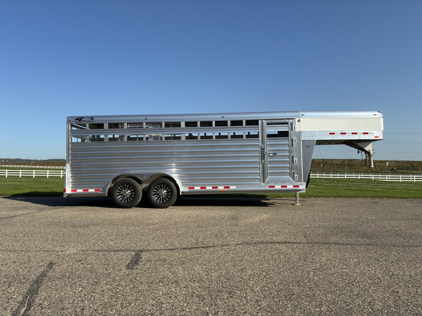 Trailer Photo 1