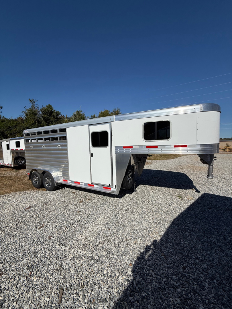 Trailer Photo 2