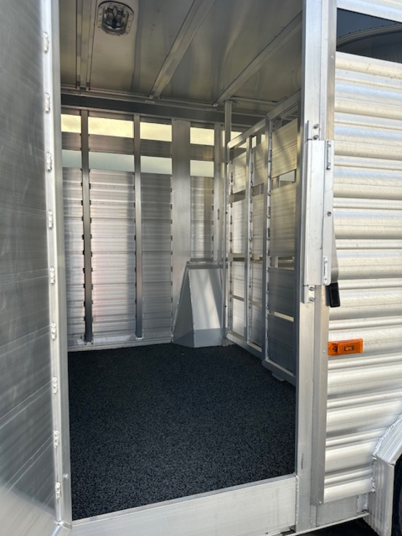 Trailer Photo 16